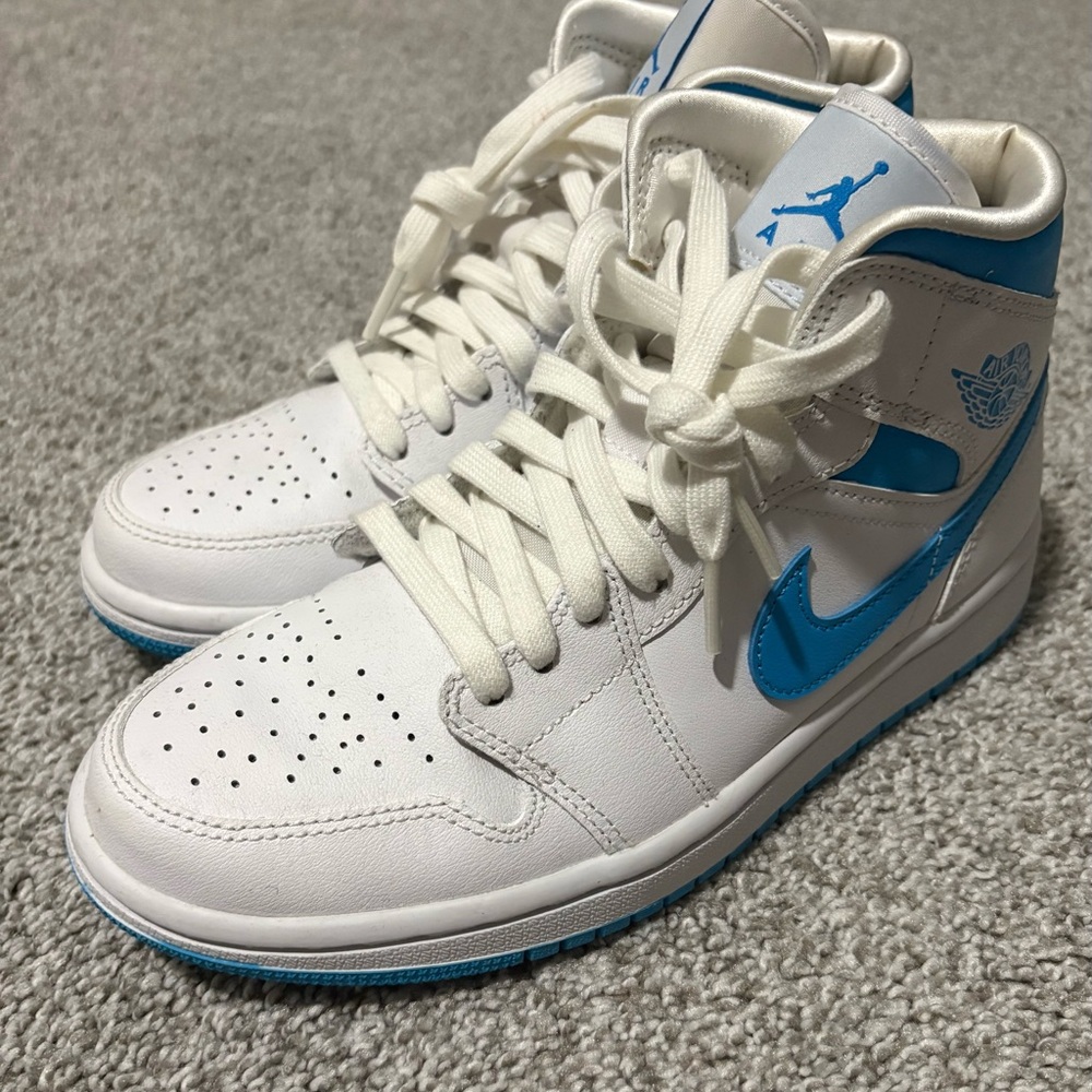 Women’s Air Jordan 1 Mid UNC